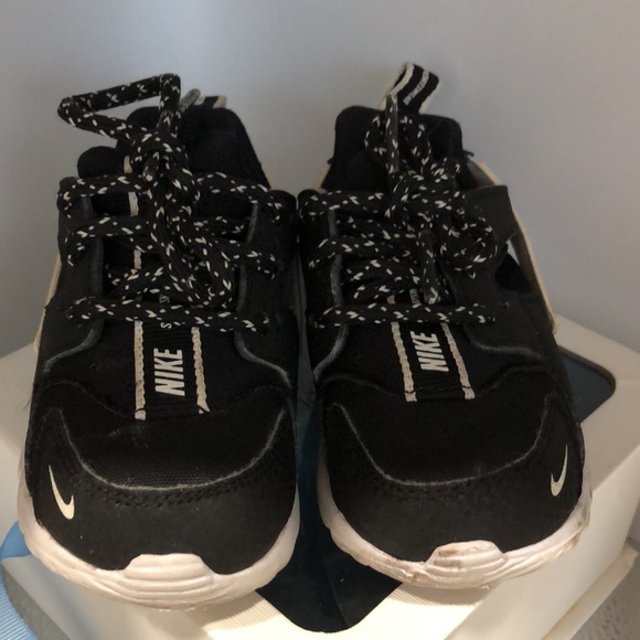 Nikey Sneakers - Picture 2 of 3